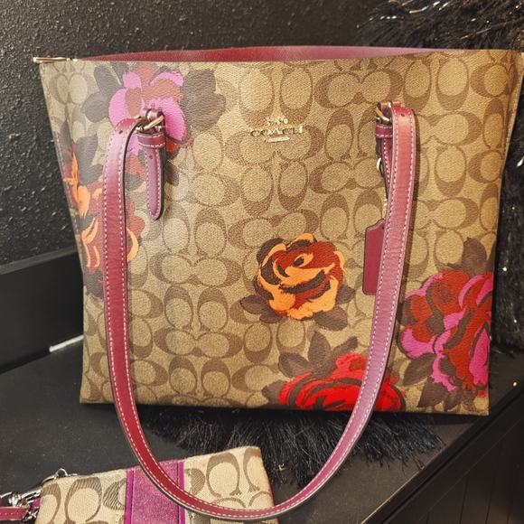 Coach Tote - Picture 1 of 6